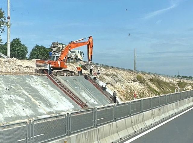 Gia cố mái taluy trên cao tốc Vĩnh Hảo - Phan Thiết khắc phục tình trạng ngập- Ảnh 1. Gia cố mái taluy trên cao tốc Vĩnh Hảo - Phan Thiết khắc phục tình trạng ngập- Ảnh 1.