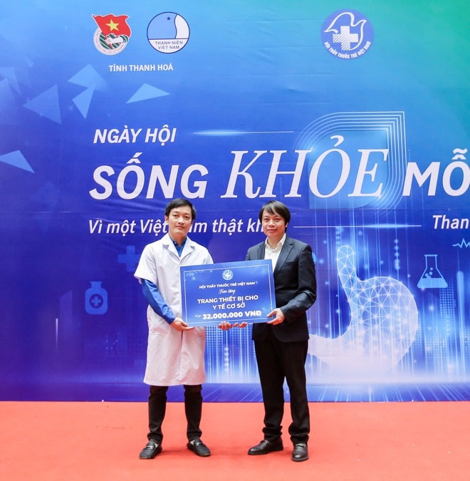 Thầy thuốc trẻ giúp người dân vùng lũ phục hồi sức khỏe sau thiên tai- Ảnh 5.