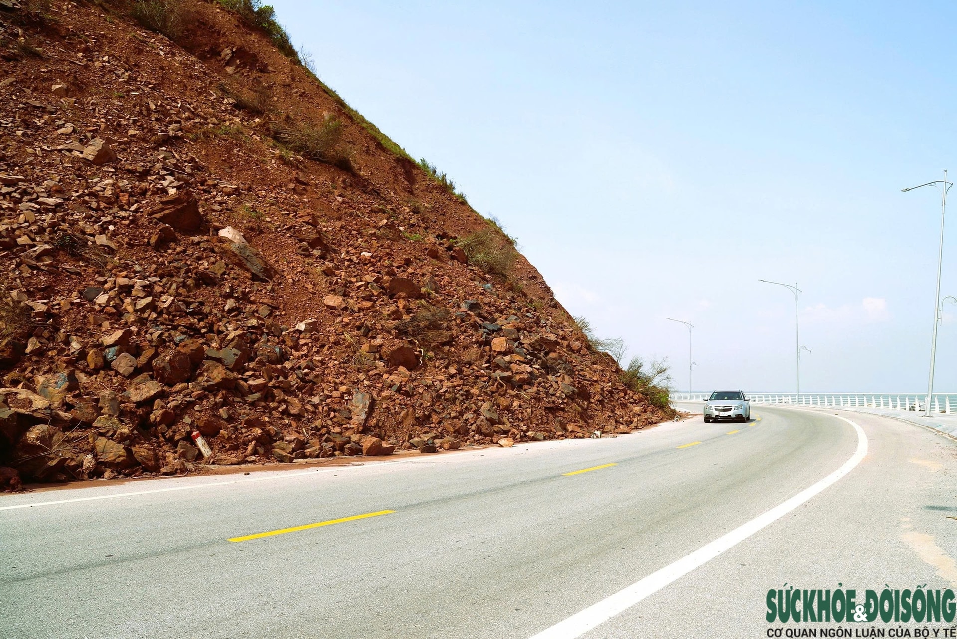 Nguy cơ sạt lở vách núi Mộ Dạ, đe doạ tuyến đường ven biển Nghệ An- Ảnh 12.