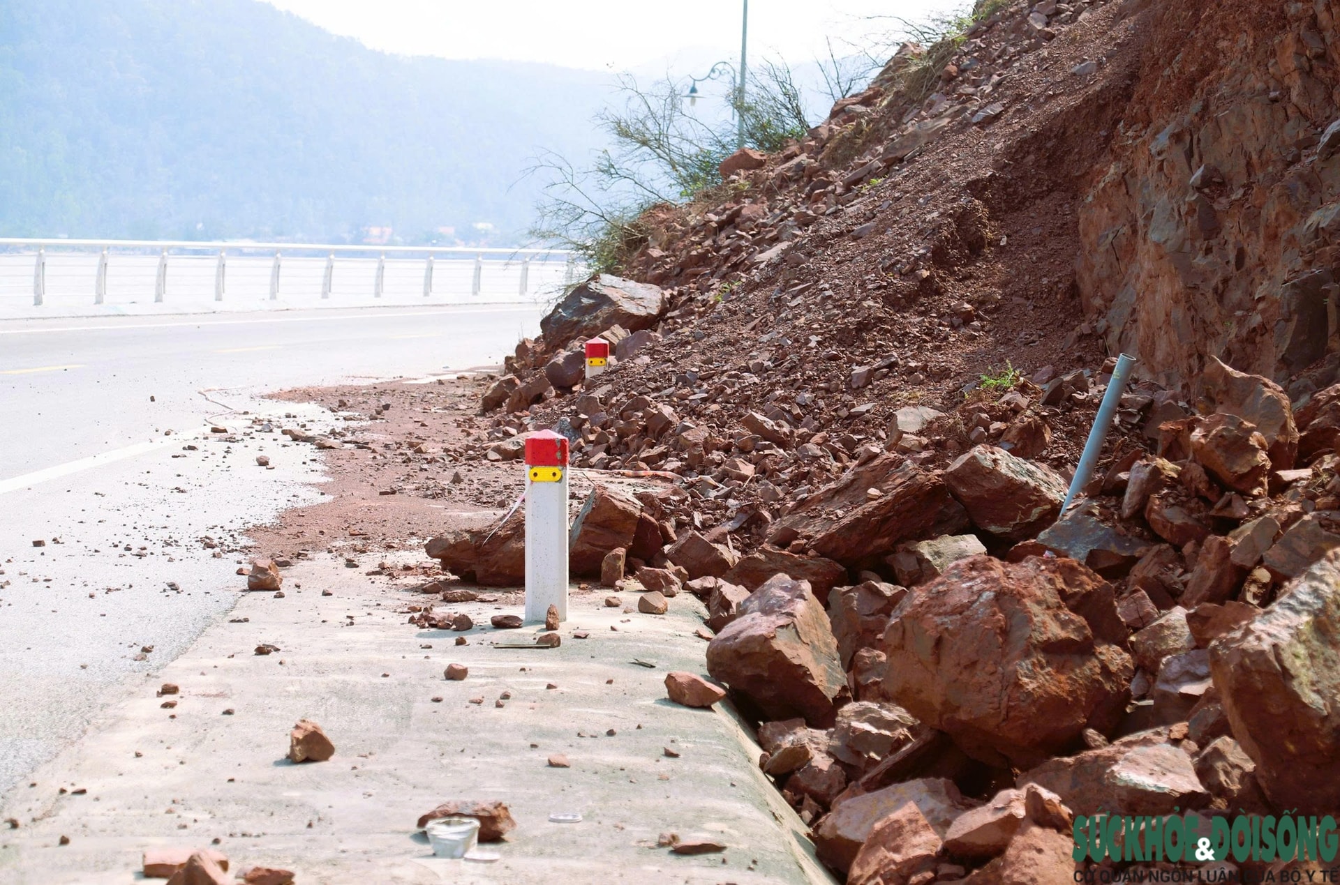 Nguy cơ sạt lở vách núi Mộ Dạ, đe doạ tuyến đường ven biển Nghệ An- Ảnh 13.