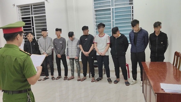 Từ mâu thuẫn trên mạng xã hội, 9 thanh thiếu niên bị tạm giam- Ảnh 2. Từ mâu thuẫn trên mạng xã hội, 9 thanh thiếu niên bị tạm giam- Ảnh 2.