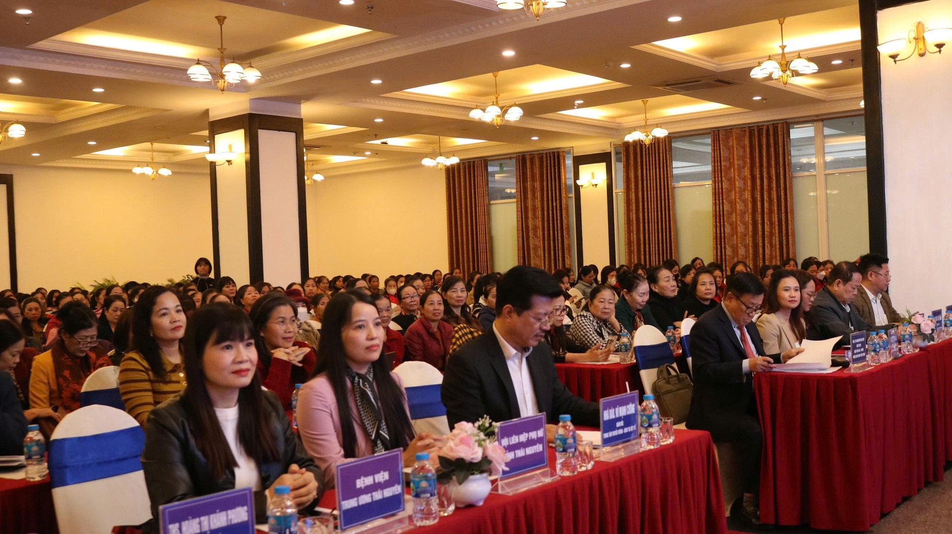 Mang kiến thức chăm sóc sức khỏe chủ động về cộng đồng cho phụ nữ- Ảnh 3. Mang kiến thức chăm sóc sức khỏe chủ động về cộng đồng cho phụ nữ- Ảnh 3.