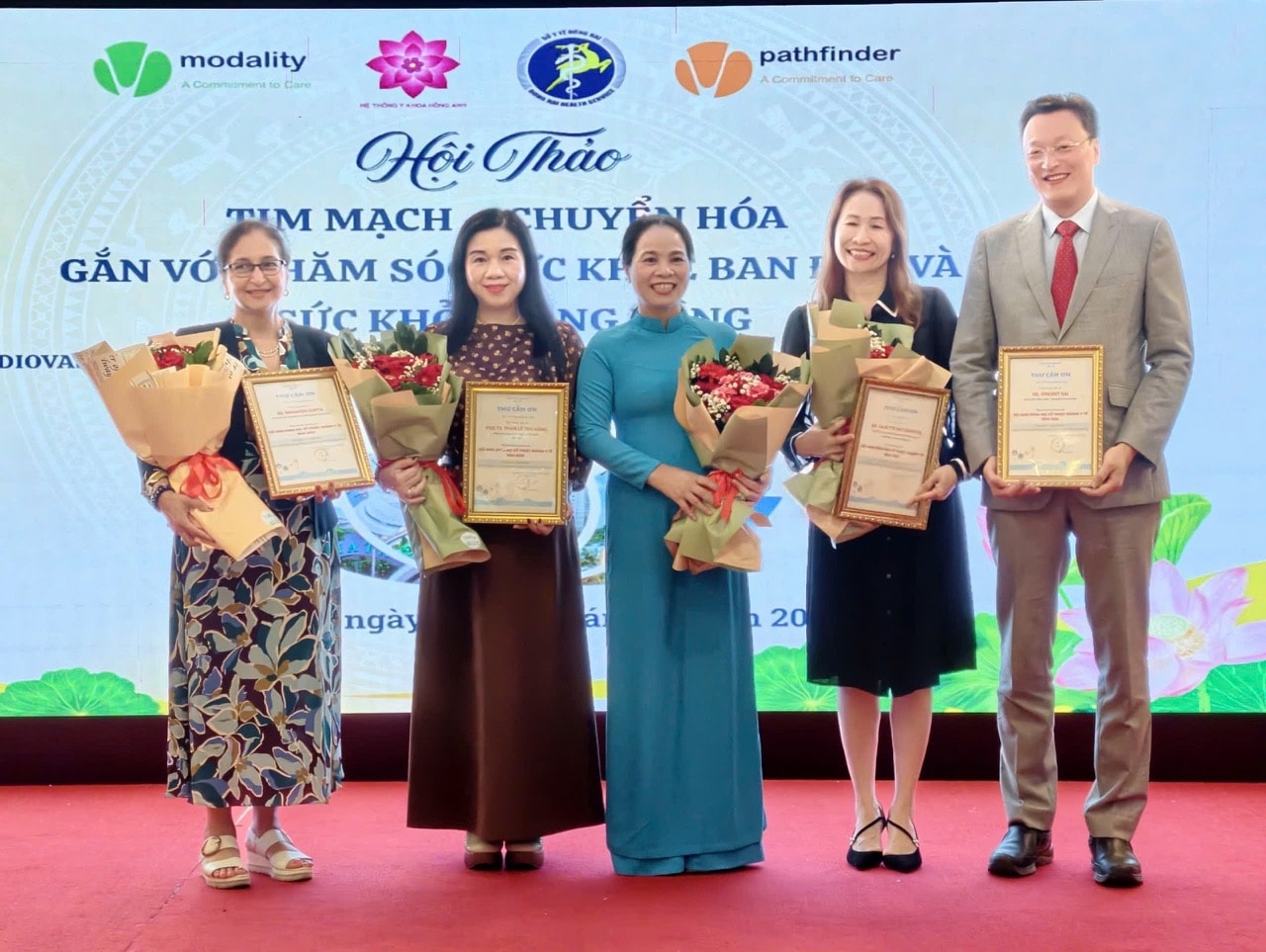 Chuyên gia y tế Việt Nam và Vương quốc Anh chia sẻ kinh nghiệm về phát triển chăm sóc sức khoẻ ban đầu cho Đồng Nai- Ảnh 6. Chuyên gia y tế Việt Nam và Vương quốc Anh chia sẻ kinh nghiệm về phát triển chăm sóc sức khoẻ ban đầu cho Đồng Nai- Ảnh 6.