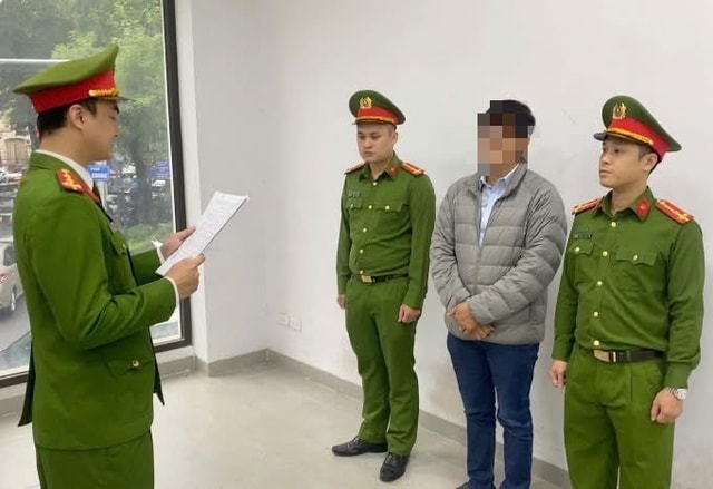 Tranh chấp chỗ để xe ở hầm chung cư, 14 người bị khởi tố- Ảnh 1. Tranh chấp chỗ để xe ở hầm chung cư, 14 người bị khởi tố- Ảnh 1.