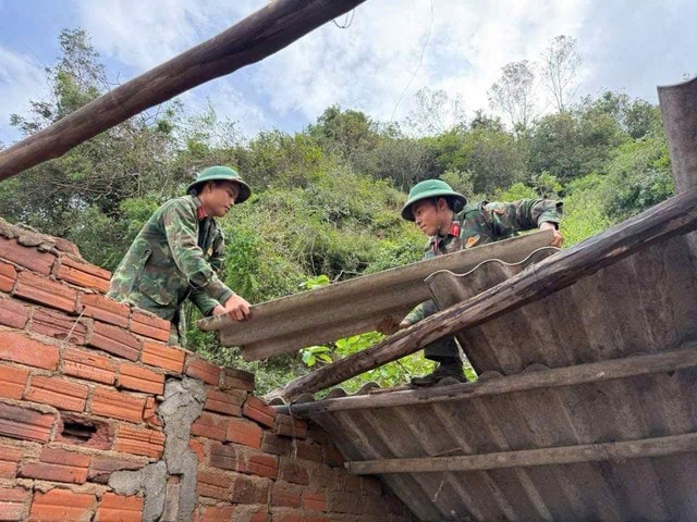Thủ tướng phát động 'Chiến dịch Quang Trung' xây dựng lại nhà dân sau mưa lũ lịch sử- Ảnh 1.