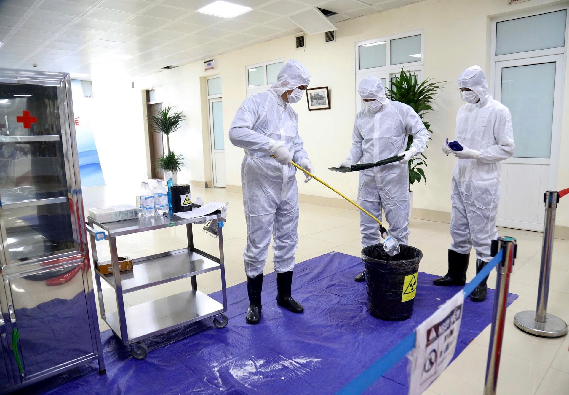 Diễn tập ứng phó xử lý sự cố để thúc đẩy đảm bảo an toàn bức xạ hạt nhân trong y tế- Ảnh 3. Diễn tập ứng phó xử lý sự cố để thúc đẩy đảm bảo an toàn bức xạ hạt nhân trong y tế- Ảnh 3.