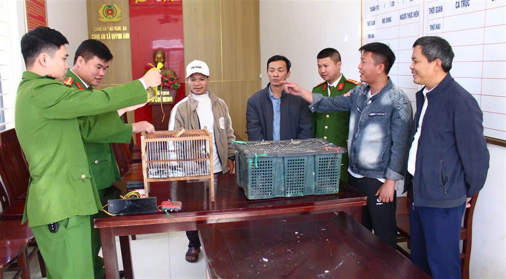 Người dân bắt được cu li quý hiếm khi đi làm đồng- Ảnh 2.