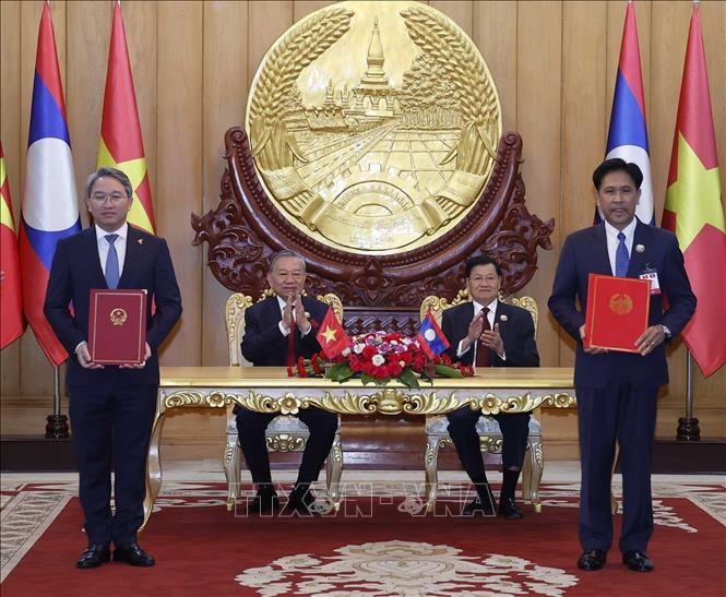 Tổng Bí thư Tô Lâm và Tổng Bí thư, Chủ tịch nước Lào chứng kiến Lễ trao các văn kiện hợp tác- Ảnh 2.