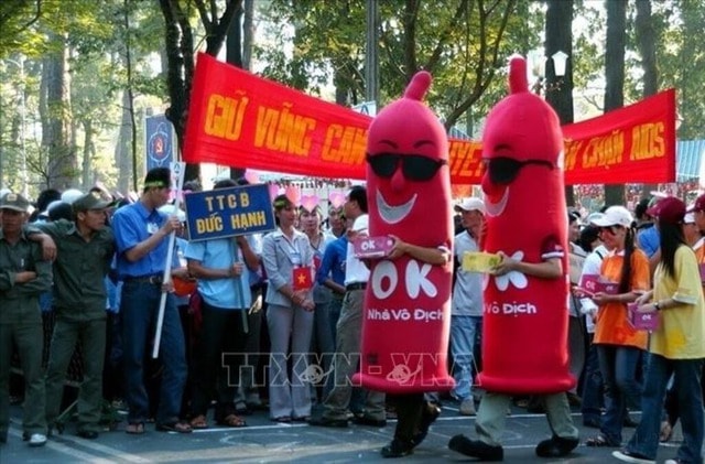 Ngày Thế giới phòng, chống AIDS: Chặn đà trẻ hóa và nguy cơ lây nhiễm âm thầm- Ảnh 1. Ngày Thế giới phòng, chống AIDS: Chặn đà trẻ hóa và nguy cơ lây nhiễm âm thầm- Ảnh 1.