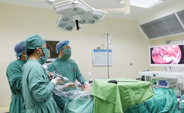 Phẫu thuật nội soi tuyến giáp qua đường miệng tại Bệnh viện Việt Nam – Thụy Điển Uông Bí- Ảnh 1.