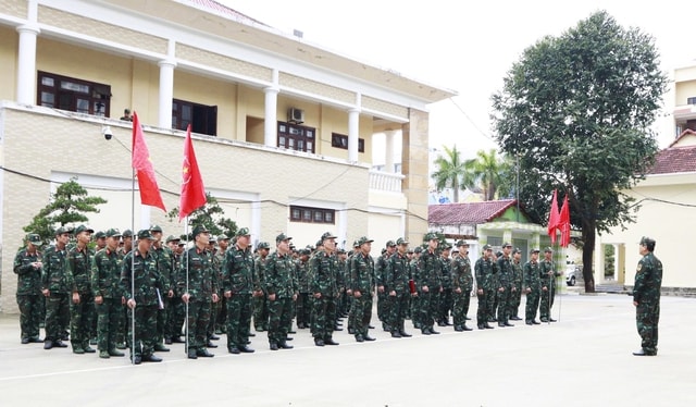Bộ đội thần tốc vào vùng lũ giúp dân dựng nhà mới trước Tết- Ảnh 1. Bộ đội thần tốc vào vùng lũ giúp dân dựng nhà mới trước Tết- Ảnh 1.