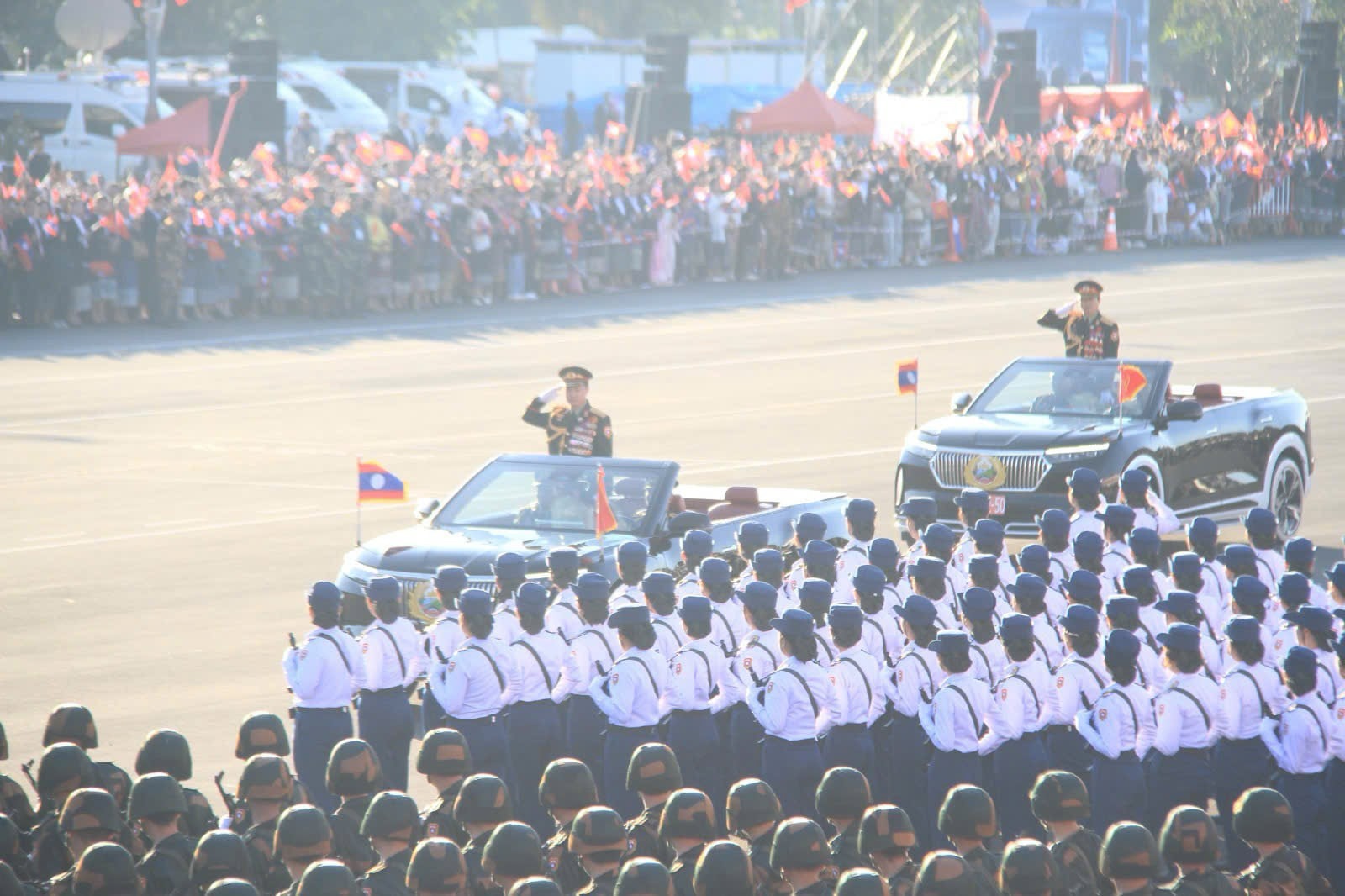 Mọi chi tiết trên xe được tinh chỉnh để đảm bảo an toàn và tính trang nghiêm cho lễ diễu binh, diễu hành. (Ảnh: Sonemanyla Vilaiphone)