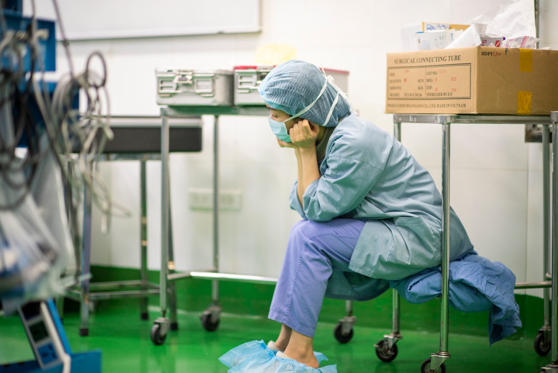 36 giờ, 16 cuộc đời hồi sinh dưới ánh đèn không hắt bóng- Ảnh 15. 36 giờ, 16 cuộc đời hồi sinh dưới ánh đèn không hắt bóng- Ảnh 15.