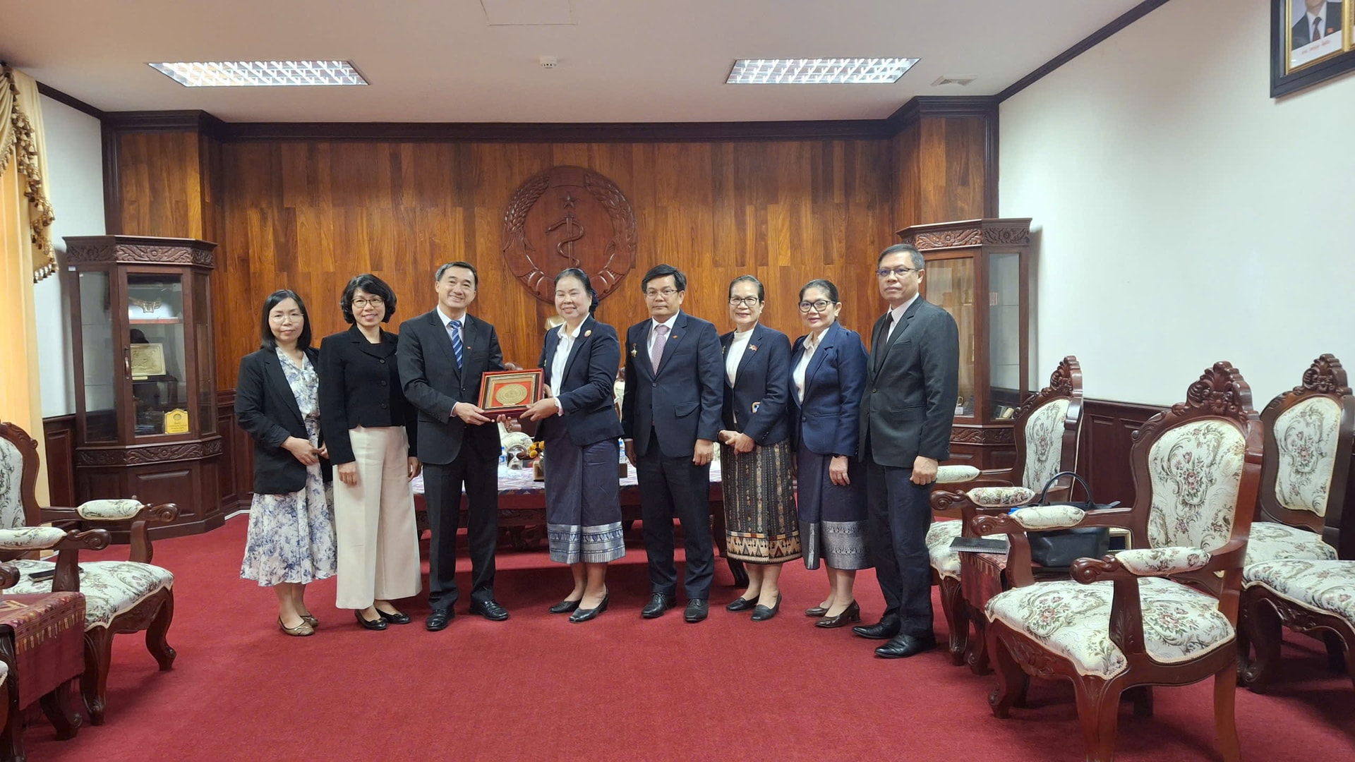 Thứ trưởng Trần Văn Thuấn trao đổi về tình hình hợp tác y tế với Thứ trưởng Bộ Y tế Lào- Ảnh 4. Thứ trưởng Trần Văn Thuấn trao đổi về tình hình hợp tác y tế với Thứ trưởng Bộ Y tế Lào- Ảnh 4.