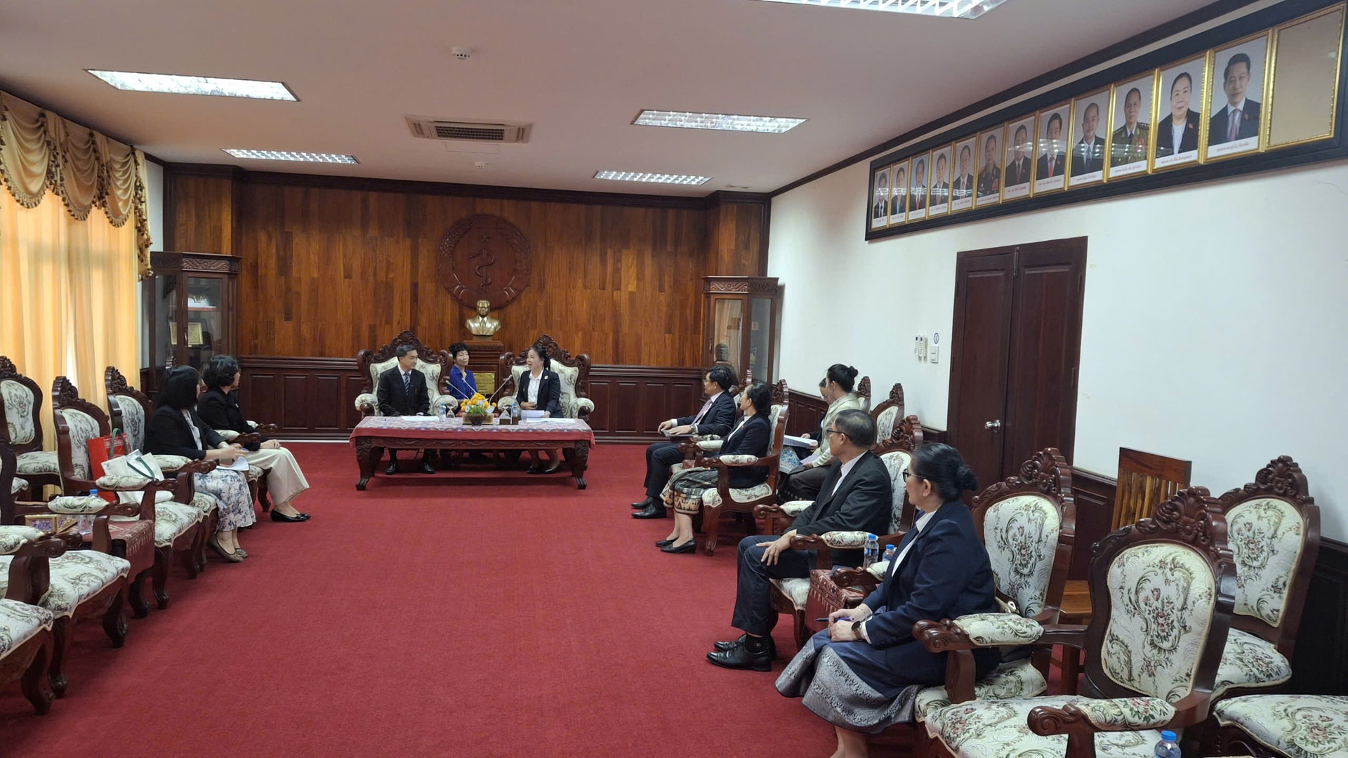 Thứ trưởng Trần Văn Thuấn trao đổi về tình hình hợp tác y tế với Thứ trưởng Bộ Y tế Lào- Ảnh 2. Thứ trưởng Trần Văn Thuấn trao đổi về tình hình hợp tác y tế với Thứ trưởng Bộ Y tế Lào- Ảnh 2.