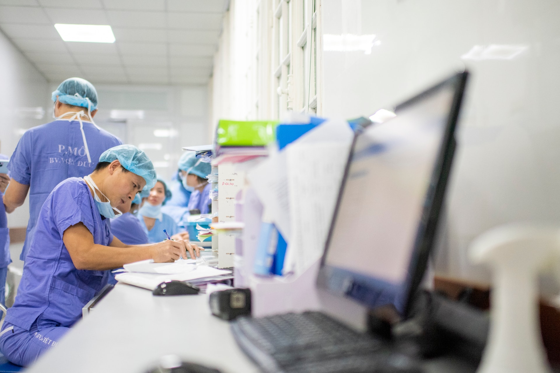 36 giờ, 16 cuộc đời hồi sinh dưới ánh đèn không hắt bóng- Ảnh 3. 36 giờ, 16 cuộc đời hồi sinh dưới ánh đèn không hắt bóng- Ảnh 3.