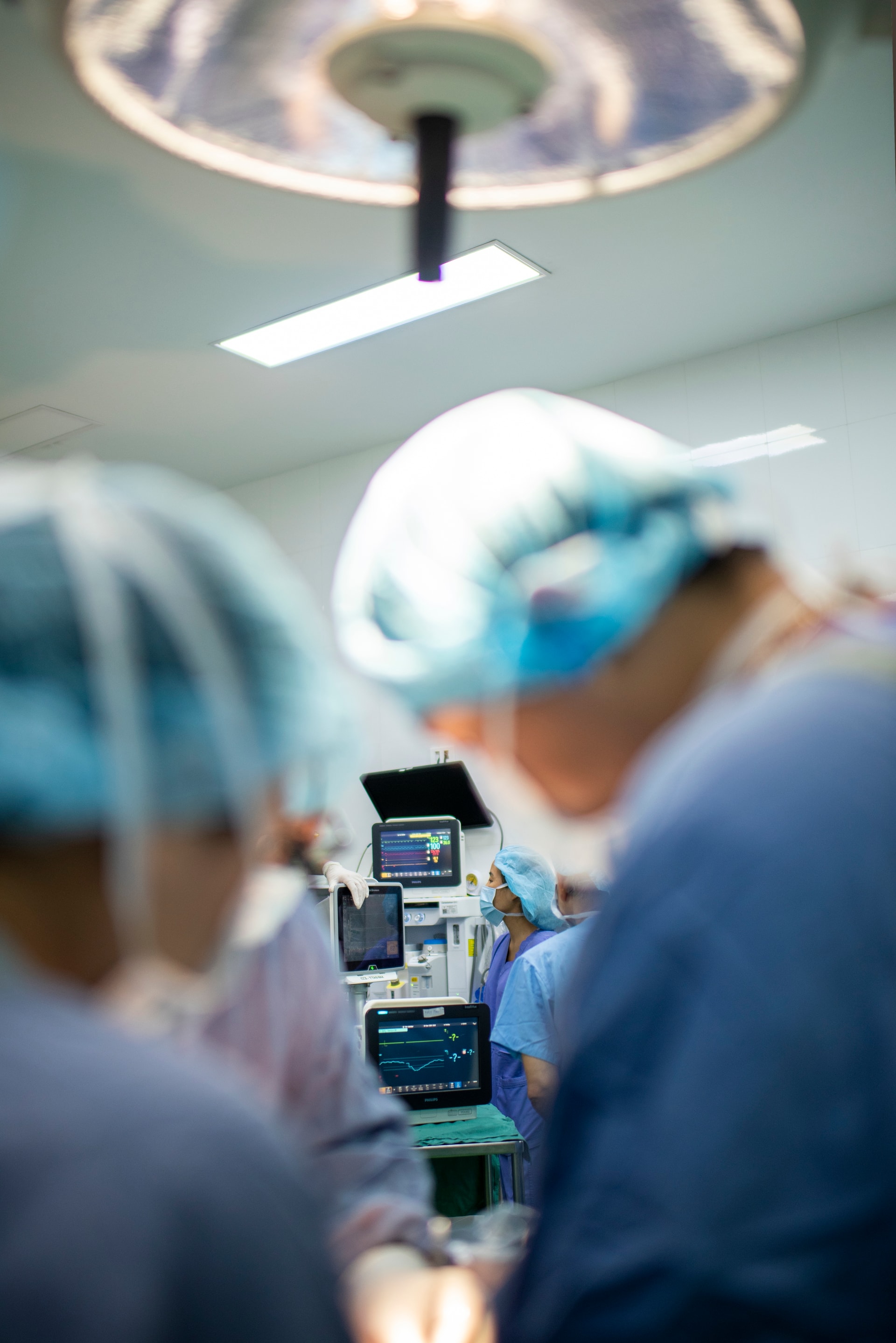 36 giờ, 16 cuộc đời hồi sinh dưới ánh đèn không hắt bóng- Ảnh 9. 36 giờ, 16 cuộc đời hồi sinh dưới ánh đèn không hắt bóng- Ảnh 9.