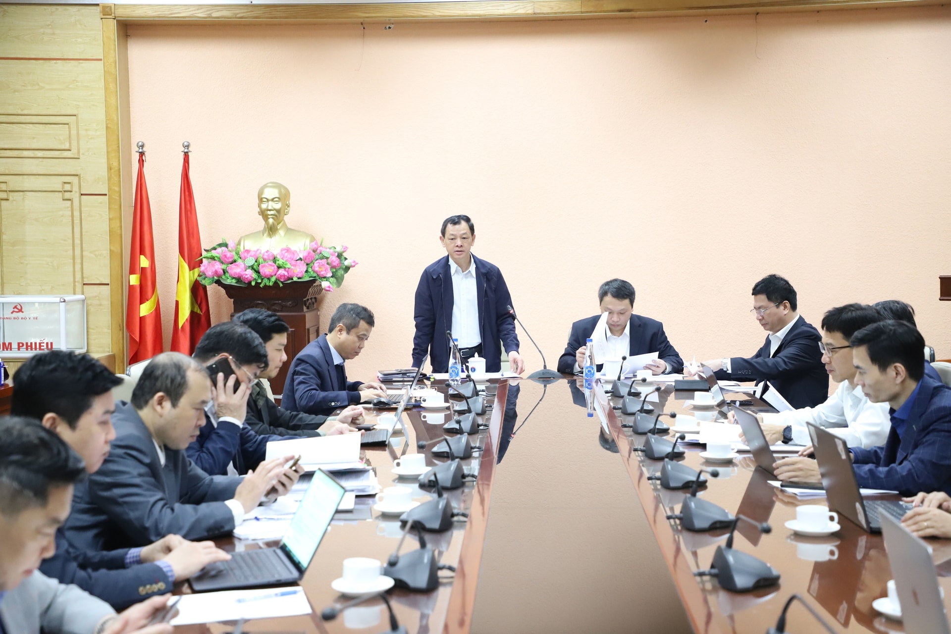 Quyết liệt nhằm 'làm sạch' và chuẩn hóa dữ liệu đầu vào để thúc đẩy đơn giản hóa thủ tục hành chính, chuyển đổi số y tế- Ảnh 6. Quyết liệt nhằm 'làm sạch' và chuẩn hóa dữ liệu đầu vào để thúc đẩy đơn giản hóa thủ tục hành chính, chuyển đổi số y tế- Ảnh 6.