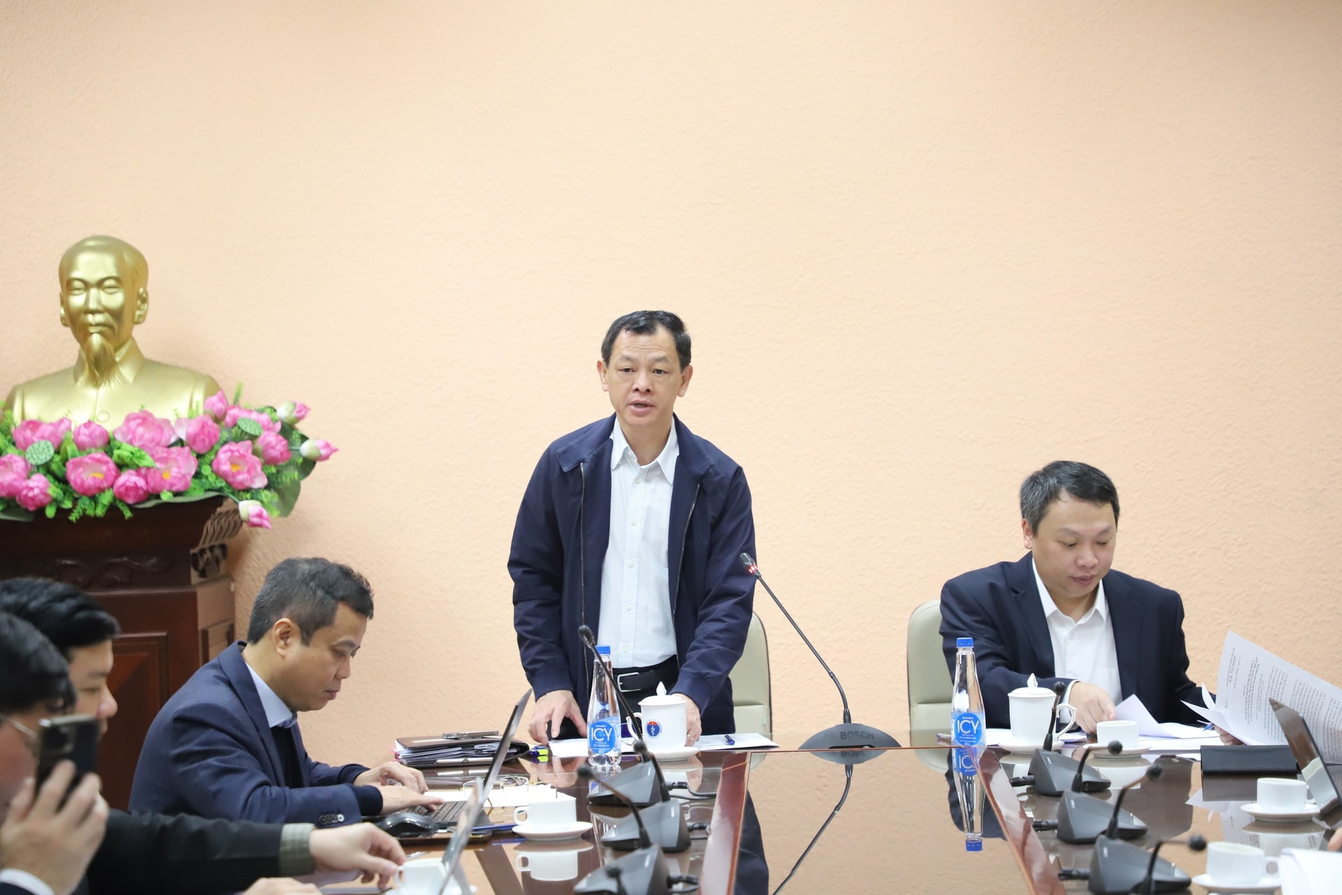 Quyết liệt nhằm 'làm sạch' và chuẩn hóa dữ liệu đầu vào để thúc đẩy đơn giản hóa thủ tục hành chính, chuyển đổi số y tế- Ảnh 1. Quyết liệt nhằm 'làm sạch' và chuẩn hóa dữ liệu đầu vào để thúc đẩy đơn giản hóa thủ tục hành chính, chuyển đổi số y tế- Ảnh 1.