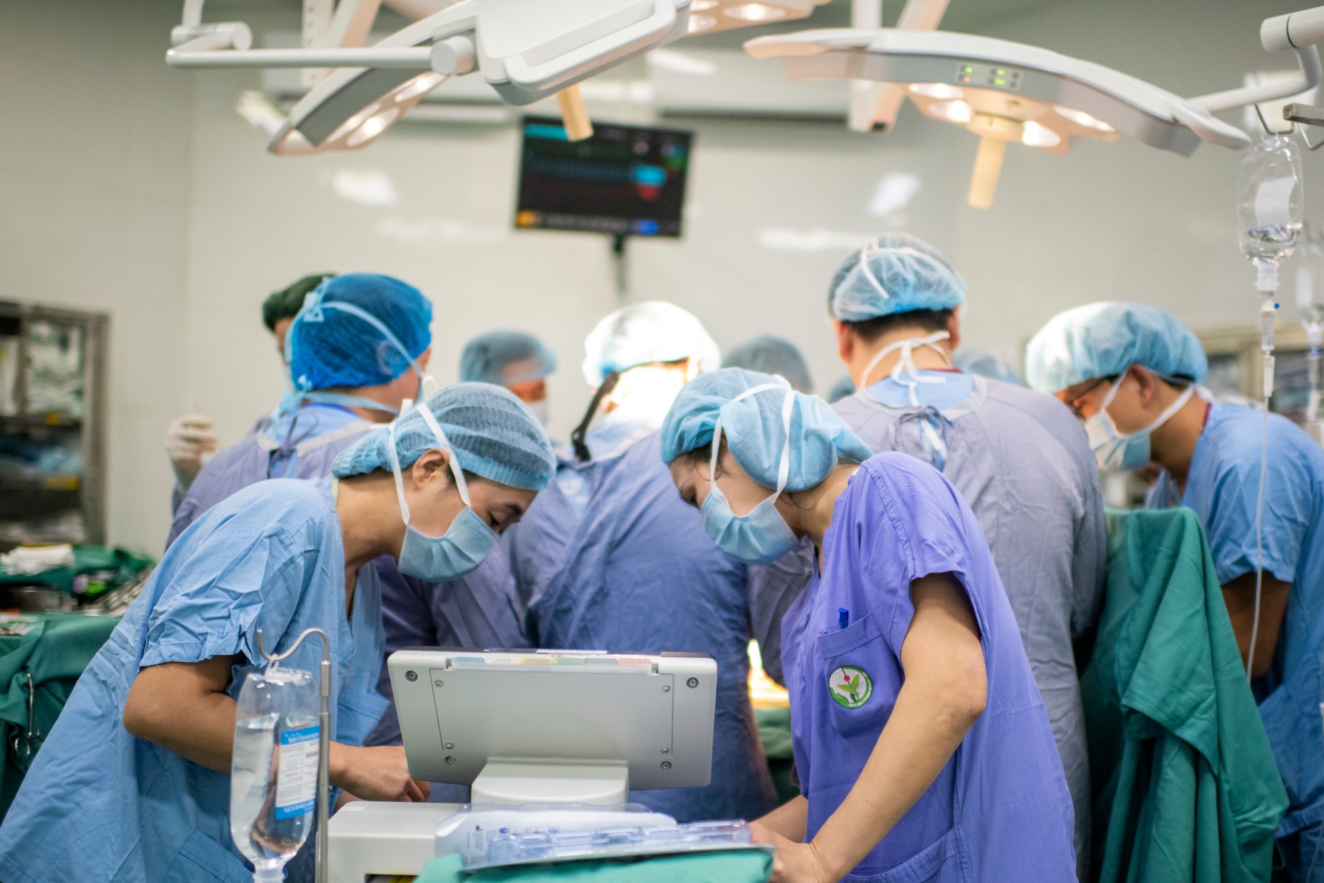 36 giờ, 16 cuộc đời hồi sinh dưới ánh đèn không hắt bóng- Ảnh 14. 36 giờ, 16 cuộc đời hồi sinh dưới ánh đèn không hắt bóng- Ảnh 14.