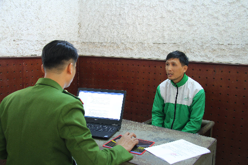 Đang xem cờ tướng, người đàn ông bị đâm gục- Ảnh 1. Đang xem cờ tướng, người đàn ông bị đâm gục- Ảnh 1.