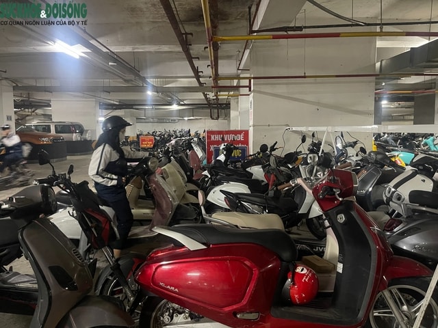 Hà Nội: Chung cư 'vạn dân' thông báo ngừng nhận trông xe điện dưới tầng hầm- Ảnh 3. Hà Nội: Chung cư 'vạn dân' thông báo ngừng nhận trông xe điện dưới tầng hầm- Ảnh 3.