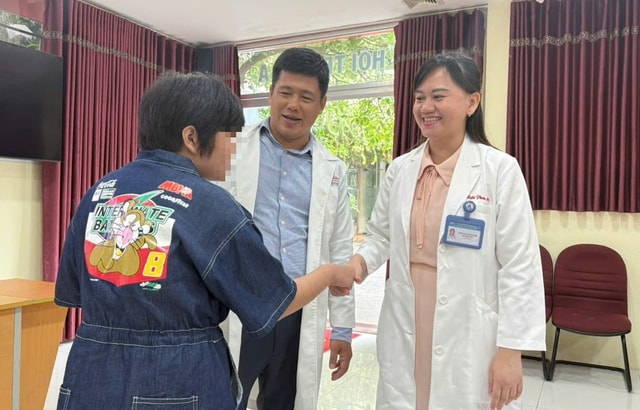 Hành trình nắn lại 'xương sống khủng long' cho hai bé gái- Ảnh 3. Hành trình nắn lại 'xương sống khủng long' cho hai bé gái- Ảnh 3.