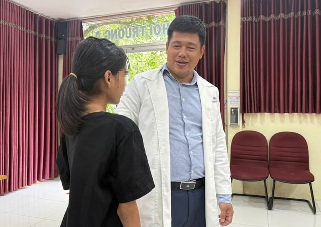 Hành trình nắn lại 'xương sống khủng long' cho hai bé gái- Ảnh 4. Hành trình nắn lại 'xương sống khủng long' cho hai bé gái- Ảnh 4.