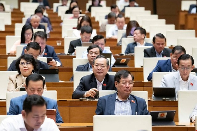 ĐBQH: Cần tăng phụ cấp 100% cho nhân lực hồi sức, chống độc, truyền nhiễm, chống dịch- Ảnh 1. ĐBQH: Cần tăng phụ cấp 100% cho nhân lực hồi sức, chống độc, truyền nhiễm, chống dịch- Ảnh 1.