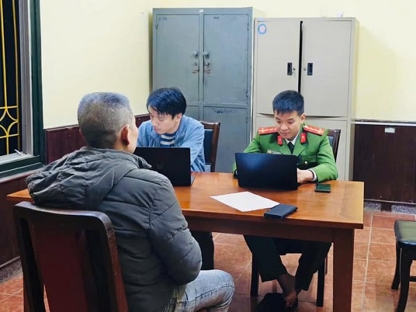 Chia sẻ video AI tạo dựng, một người dân trả giá vì thiếu kiểm chứng thông tin- Ảnh 1. Chia sẻ video AI tạo dựng, một người dân trả giá vì thiếu kiểm chứng thông tin- Ảnh 1.