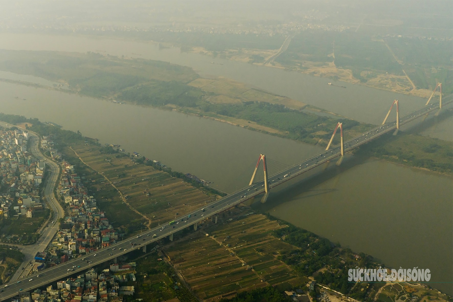 Tòa nhà cao tầng 'biến mất' sau lớp mù dày đặc- Ảnh 12.