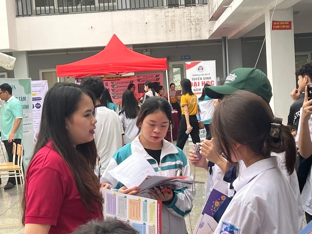 Bất ngờ bỏ tổ hợp xét tuyển truyền thống gây lo ngại, cơ sở đào tạo nói gì?- Ảnh 1. Bất ngờ bỏ tổ hợp xét tuyển truyền thống gây lo ngại, cơ sở đào tạo nói gì?- Ảnh 1.