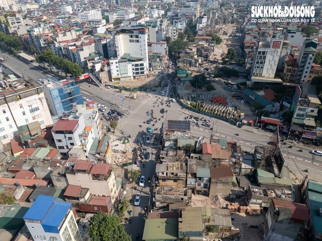 Hiện trạng tuyến đường 'đắt nhất hành tinh' trước hạn bàn giao mặt bằng- Ảnh 6.