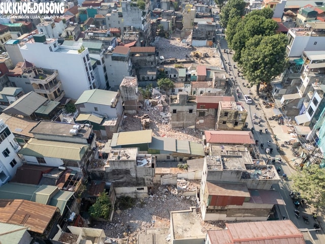 Hiện trạng tuyến đường 'đắt nhất hành tinh' trước hạn bàn giao mặt bằng- Ảnh 2.