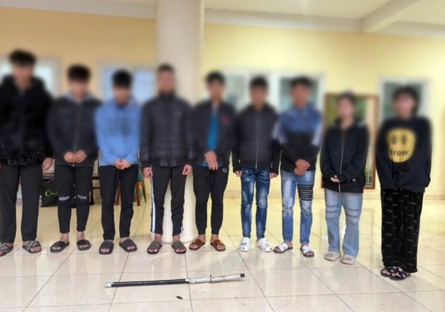 Bắt nhóm thanh thiếu niên truy đuổi, chém người trong đêm ở Hà Nội- Ảnh 1. Bắt nhóm thanh thiếu niên truy đuổi, chém người trong đêm ở Hà Nội- Ảnh 1.