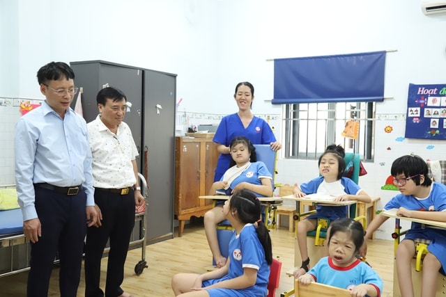 TPHCM kỷ niệm Ngày Quốc tế Người khuyết tật: Lan tỏa thông điệp 'không ai bị bỏ lại phía sau'- Ảnh 1. TPHCM kỷ niệm Ngày Quốc tế Người khuyết tật: Lan tỏa thông điệp 'không ai bị bỏ lại phía sau'- Ảnh 1.