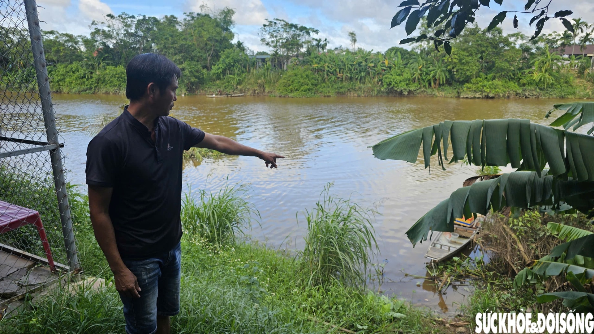 Bờ sông sạt lở nghiêm trọng uy hiếp nhà cửa, đất sản xuất của người dân sau mưa bão- Ảnh 5.