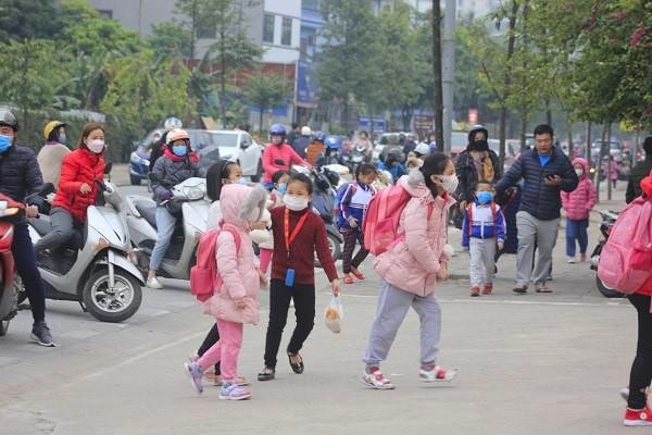 Ô nhiễm không khí nghiêm trọng: Chuyên gia hướng dẫn thời điểm cho học sinh ở nhà- Ảnh 1. Ô nhiễm không khí nghiêm trọng: Chuyên gia hướng dẫn thời điểm cho học sinh ở nhà- Ảnh 1.