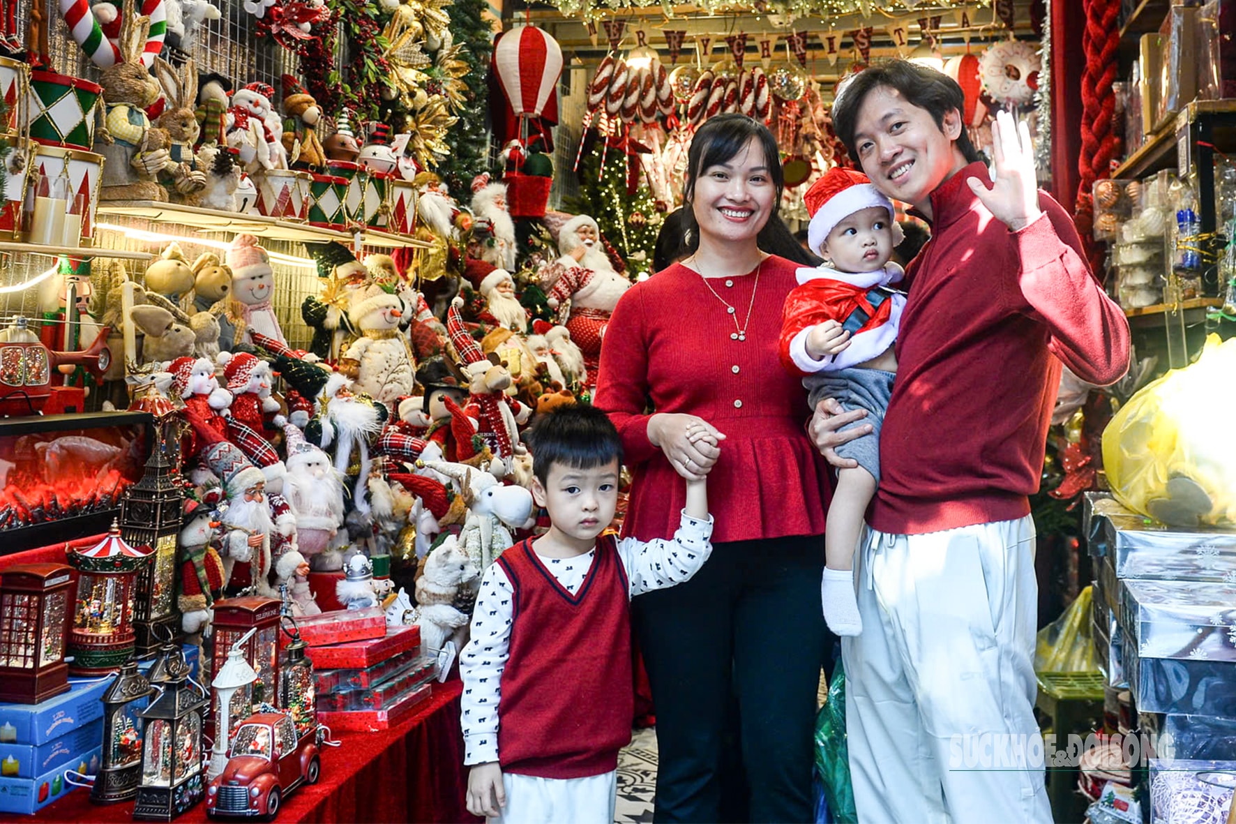 Phố Hàng Mã gọn gàng, thông thoáng dịp Noel- Ảnh 7. Phố Hàng Mã gọn gàng, thông thoáng dịp Noel- Ảnh 7.