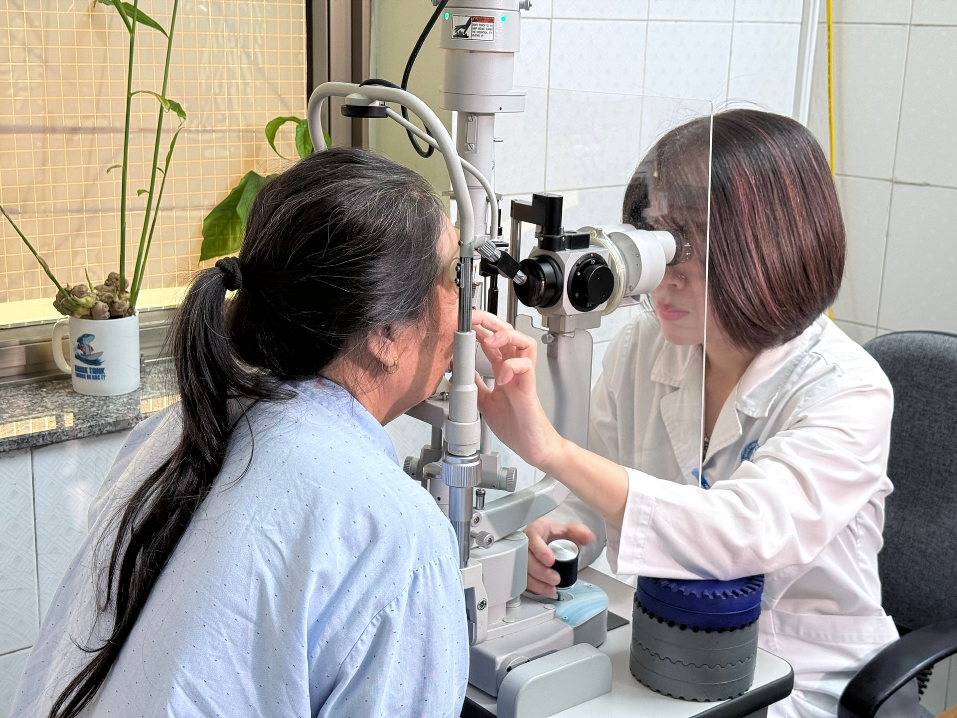 Nhiều người bất ngờ vì đi khám mới biết mắc căn bệnh dễ gây mù lòa- Ảnh 2. Nhiều người bất ngờ vì đi khám mới biết mắc căn bệnh dễ gây mù lòa- Ảnh 2.