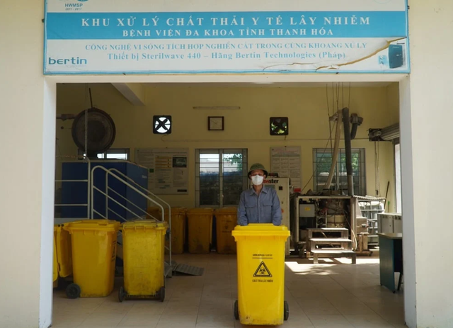 Xử lý rác thải y tế trong bệnh viện: Từ công nghệ vi sóng đến thay đổi thói quen nhỏ nhất- Ảnh 1.
