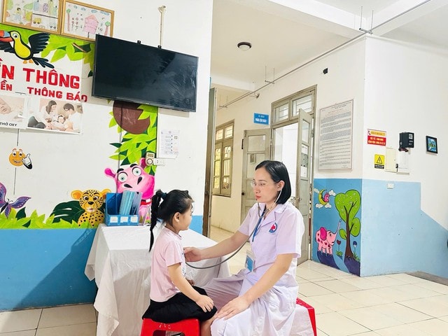 'Nhi khoa – hành trình yêu thương và thử thách' của BS CKI Lê Thị Hạnh- Ảnh 1. 'Nhi khoa – hành trình yêu thương và thử thách' của BS CKI Lê Thị Hạnh- Ảnh 1.