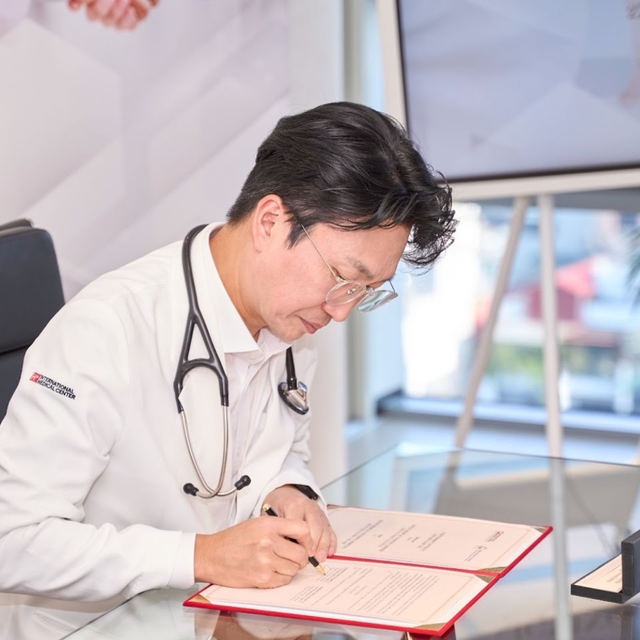 Phòng khám Đa khoa Quốc Tế H PLUS và Bệnh viện Đại học Y Hà Nội ký kết hợp tác chiến lược trong chuyên môn y tế- Ảnh 2. Phòng khám Đa khoa Quốc Tế H PLUS và Bệnh viện Đại học Y Hà Nội ký kết hợp tác chiến lược trong chuyên môn y tế- Ảnh 2.