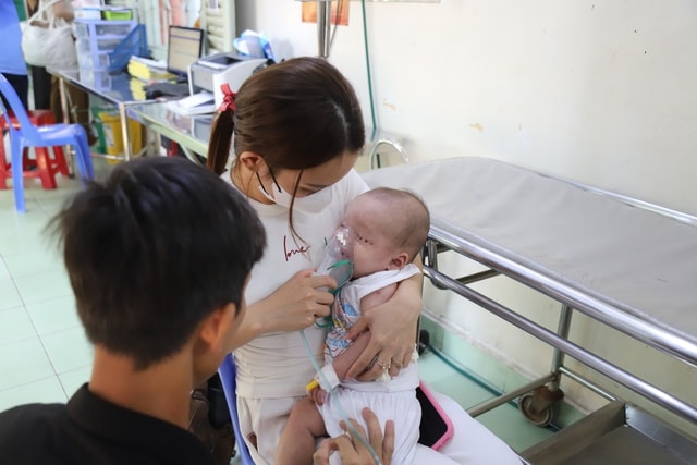 TPHCM ghi nhận nhiều ca tay chân miệng nặng, tác nhân EV71 tái xuất - Ảnh 1. TPHCM ghi nhận nhiều ca tay chân miệng nặng, tác nhân EV71 tái xuất - Ảnh 1.