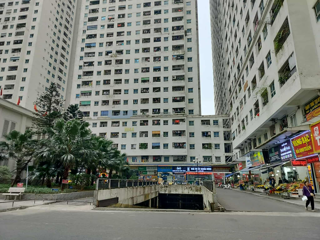 Phường chỉ đạo 'nóng' vụ chung cư 'vạn dân' ở Hà Nội thông báo ngừng nhận trông xe điện dưới tầng hầm - Ảnh 2. Phường chỉ đạo 'nóng' vụ chung cư 'vạn dân' ở Hà Nội thông báo ngừng nhận trông xe điện dưới tầng hầm - Ảnh 2.
