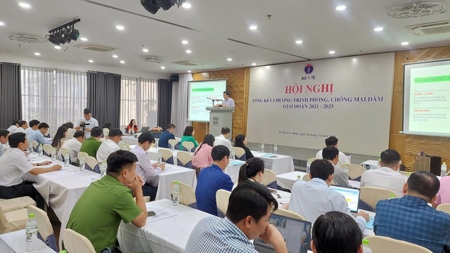 Thứ trưởng Bộ Y tế Nguyễn Thị Liên Hương: Chuyển hướng tiếp cận nhân văn hơn trong phòng, chống mại dâm- Ảnh 2. Thứ trưởng Bộ Y tế Nguyễn Thị Liên Hương: Chuyển hướng tiếp cận nhân văn hơn trong phòng, chống mại dâm- Ảnh 2.