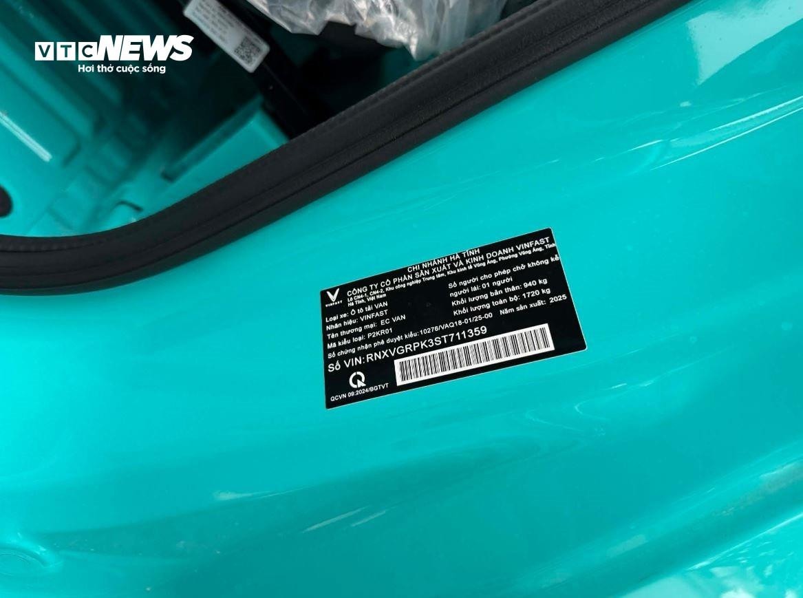 Xe tải cỡ nhỏ EC Van của VinFast lộ diện - 7