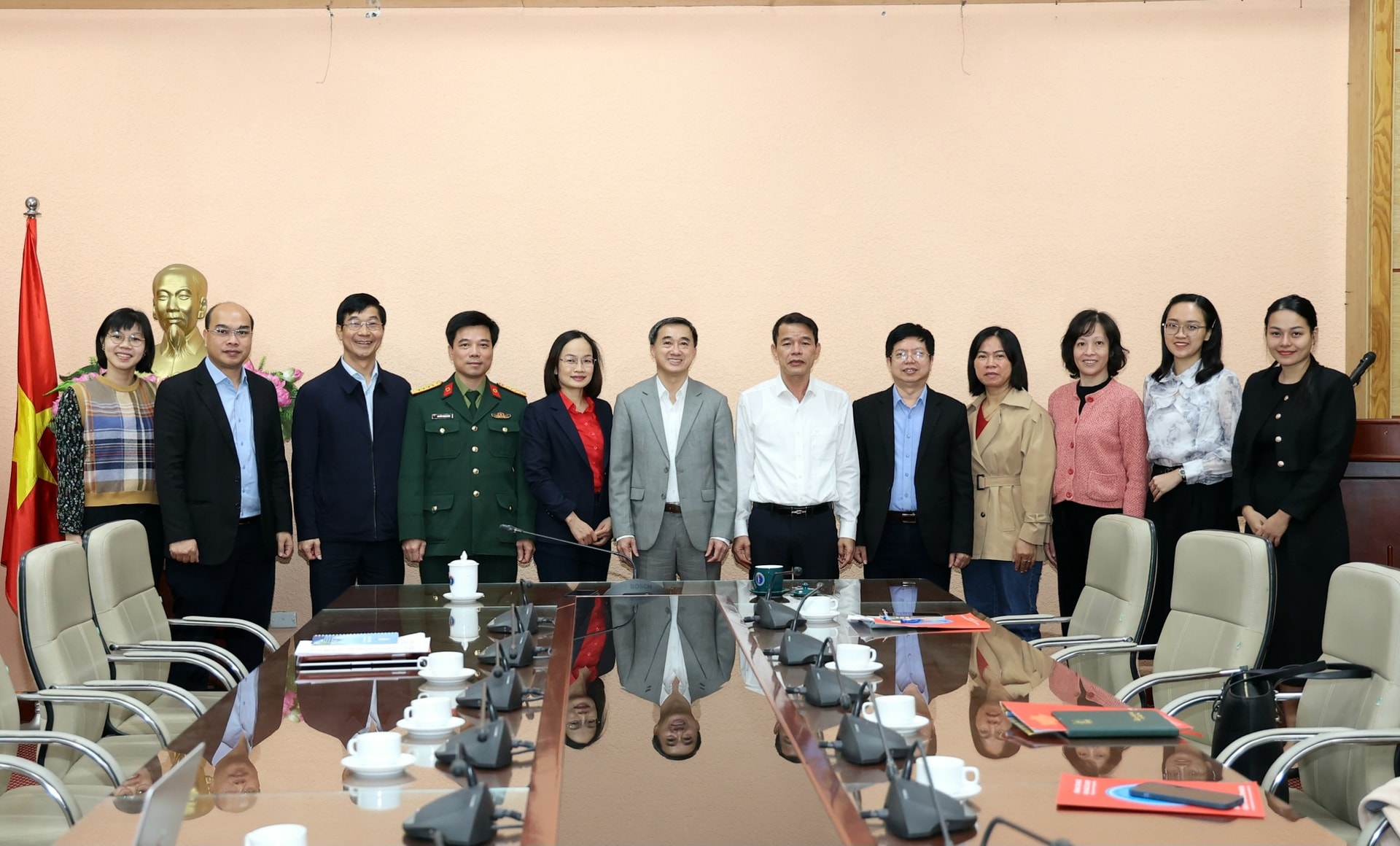 Cả nước tiếp nhận gần 1,75 triệu đơn vị máu từ người hiến tình nguyện, cứu giúp hàng trăm nghìn bệnh nhân- Ảnh 7.