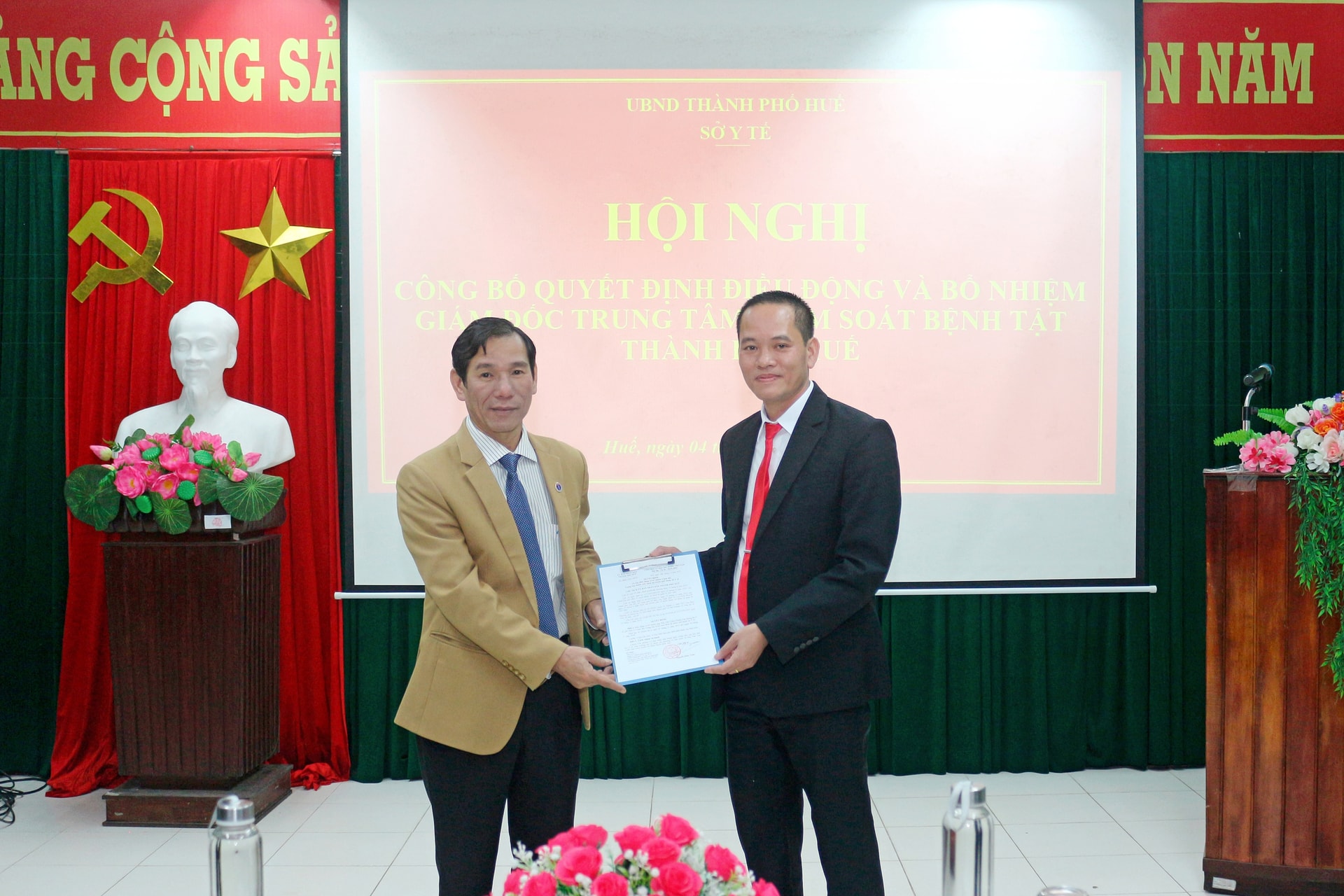 Huế có tân Giám đốc Trung tâm Kiểm soát bệnh tật- Ảnh 1. Huế có tân Giám đốc Trung tâm Kiểm soát bệnh tật- Ảnh 1.