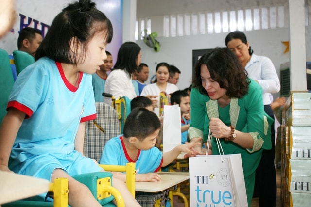 Thứ trưởng Nguyễn Thị Liên Hương: Xoá bỏ rào cản tiếp cận của người khuyết tật, xây dựng môi trường sống nhân ái, không kỳ thị- Ảnh 2. Thứ trưởng Nguyễn Thị Liên Hương: Xoá bỏ rào cản tiếp cận của người khuyết tật, xây dựng môi trường sống nhân ái, không kỳ thị- Ảnh 2.